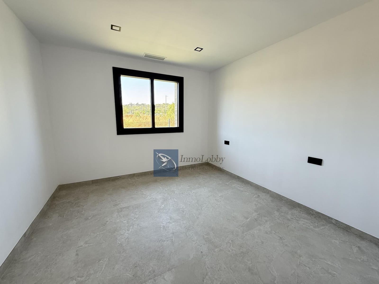 4 soveværelse Byhus til salg i S'Agaro med swimmingpool garage - € 1.380.000 (Ref: 9470060)