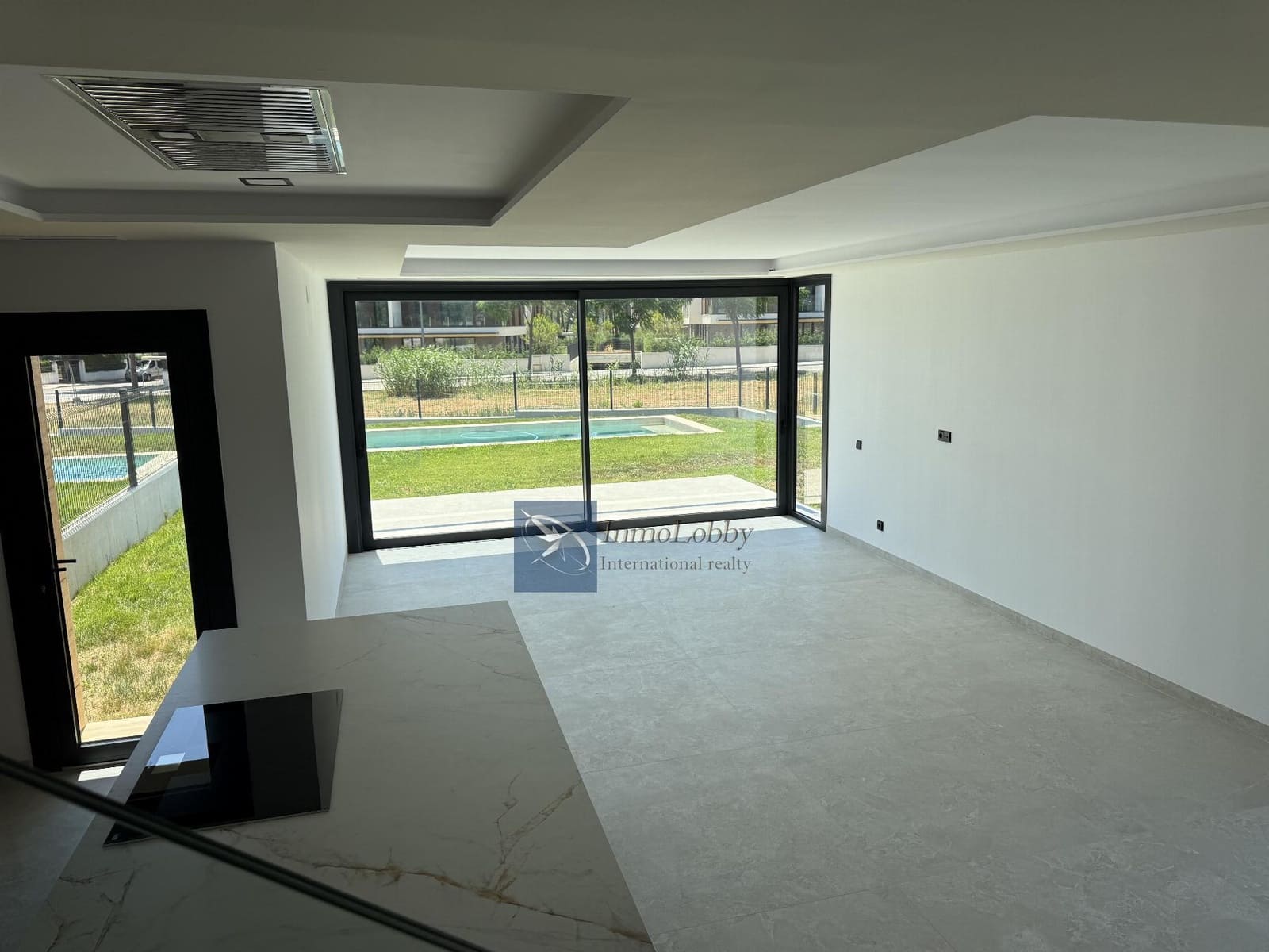 4 soveværelse Byhus til salg i S'Agaro med swimmingpool garage - € 1.380.000 (Ref: 9470060)