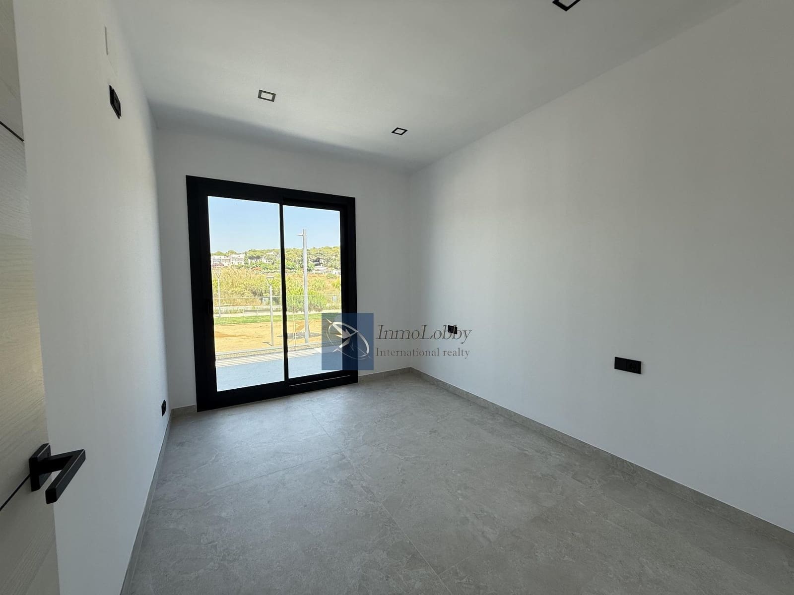 4 soveværelse Byhus til salg i S'Agaro med swimmingpool garage - € 1.380.000 (Ref: 9470060)