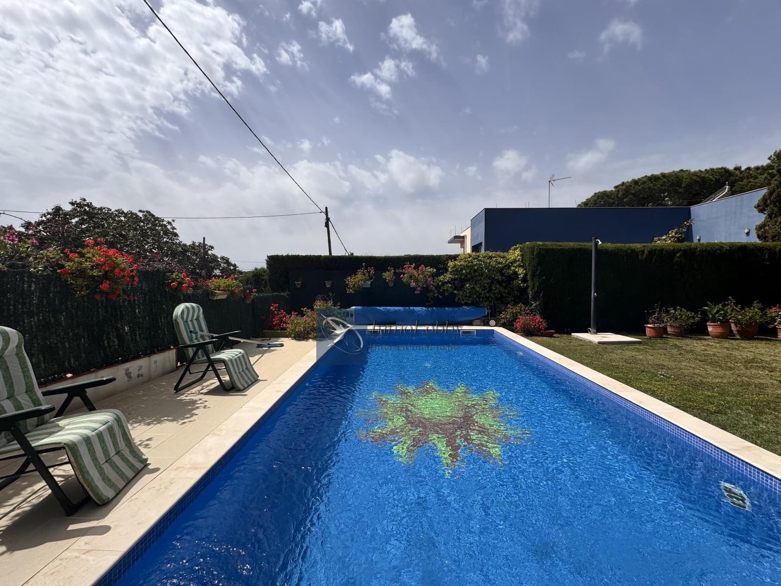 5 soveværelse Villa til salg i S'Agaro med swimmingpool garage - € 850.000 (Ref: 9525805)