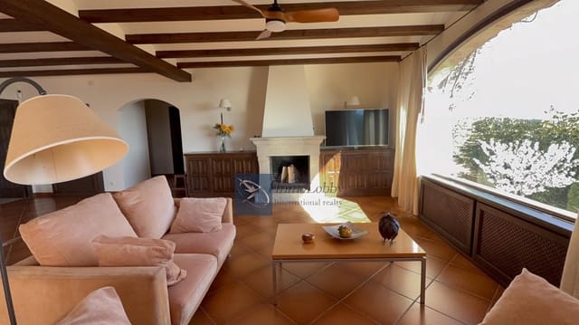 4 soveværelse Villa til leje i Platja d'Aro, Castell-Platja d'Aro med swimmingpool garage - € 14.500 (Ref: 9624276)