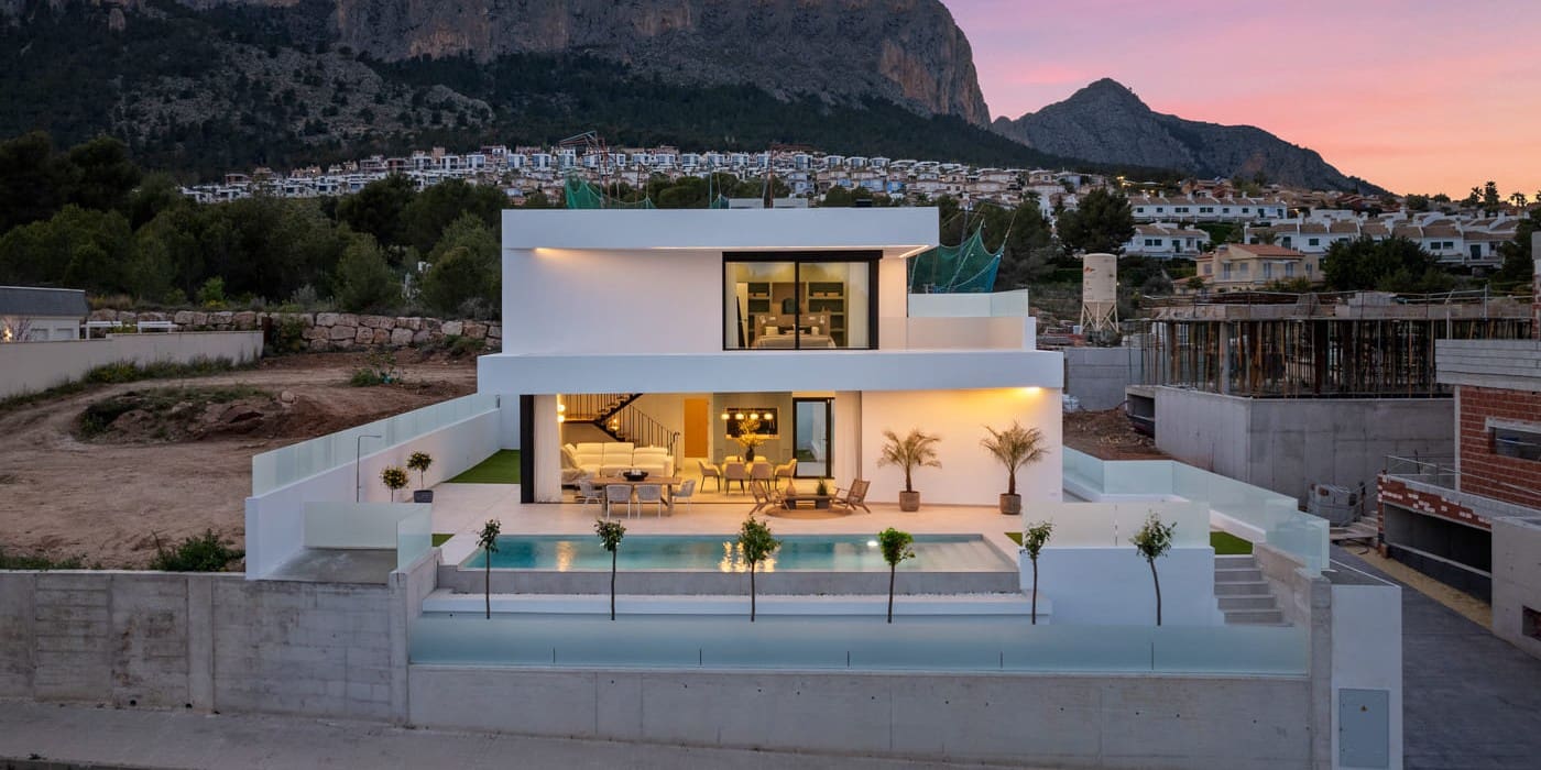 4 bedroom Villa for sale in Polop with pool garage - € 755,000 (Ref: 10039199)