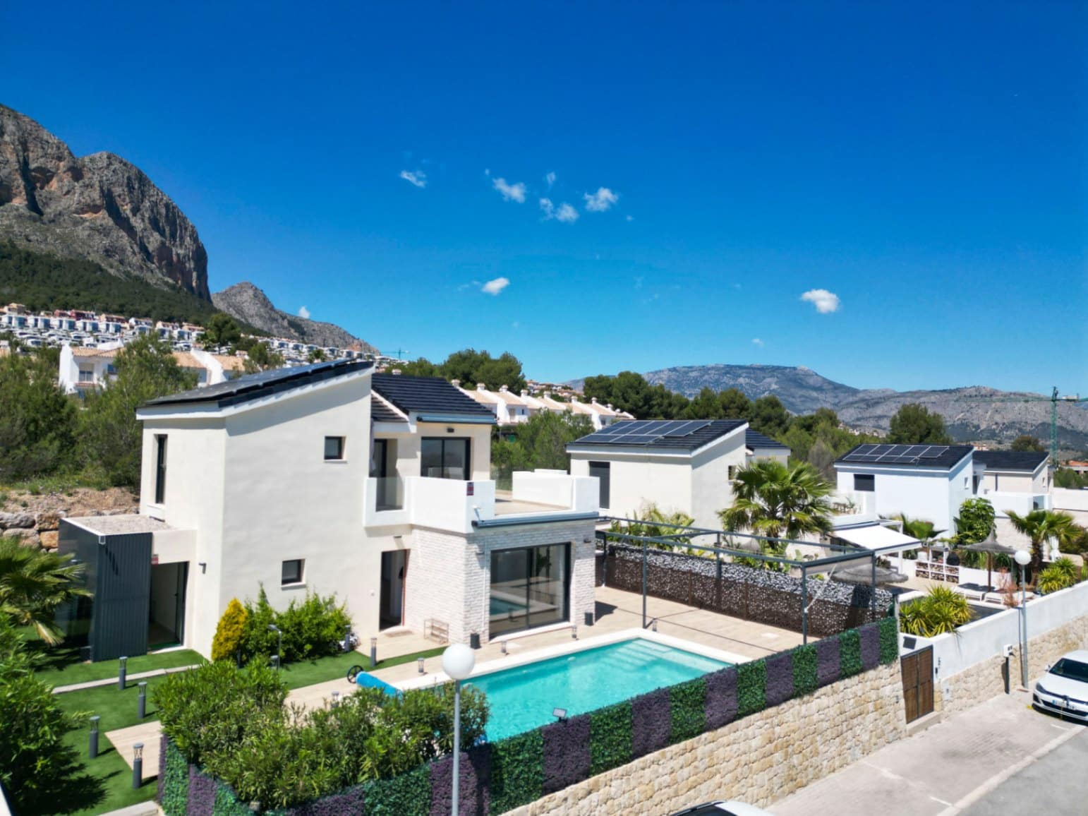3 bedroom Villa for sale in Polop with pool garage - € 559,000 (Ref: 10039200)