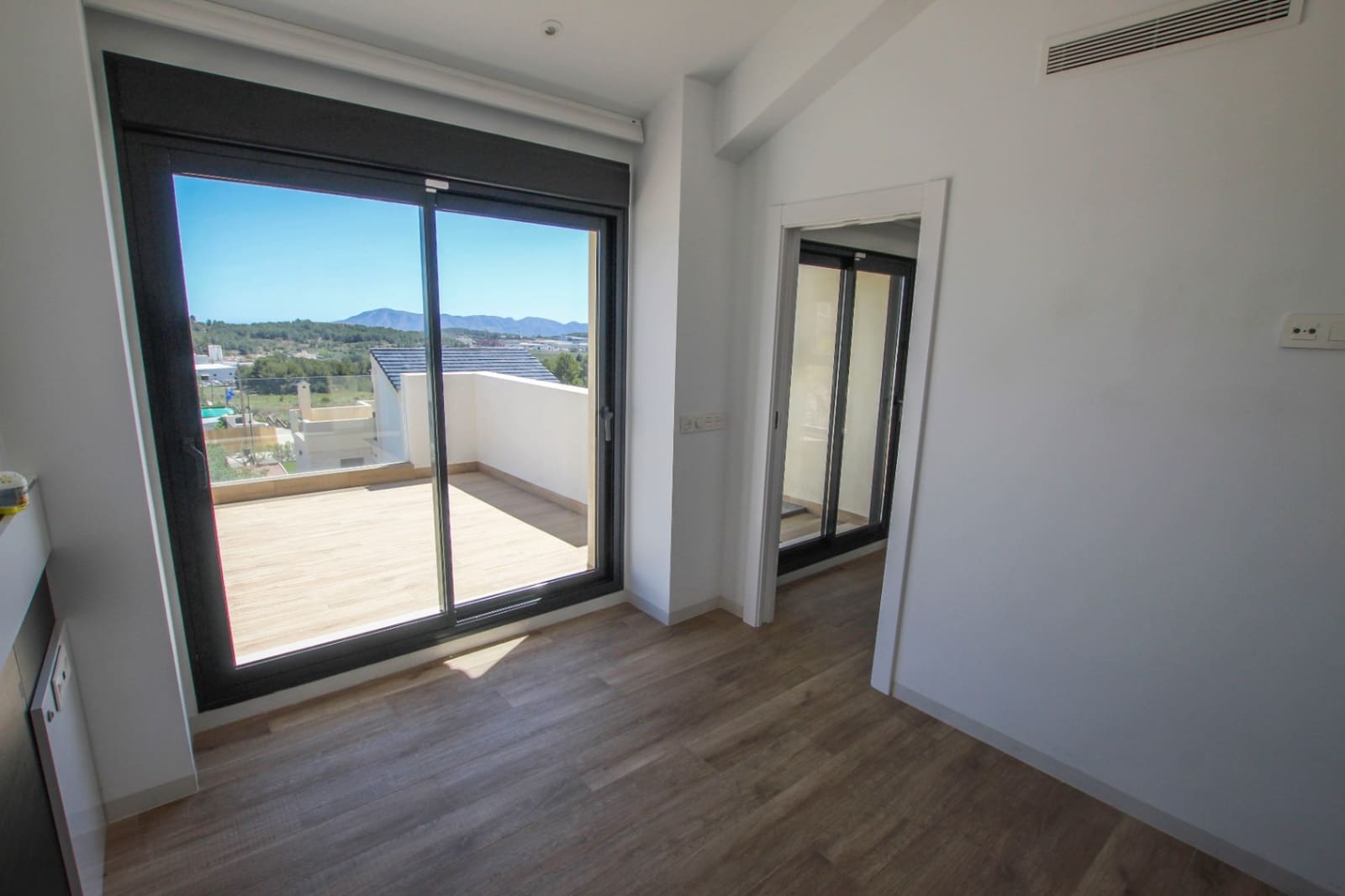 3 bedroom Villa for sale in Polop with pool garage - € 559,000 (Ref: 10039200)