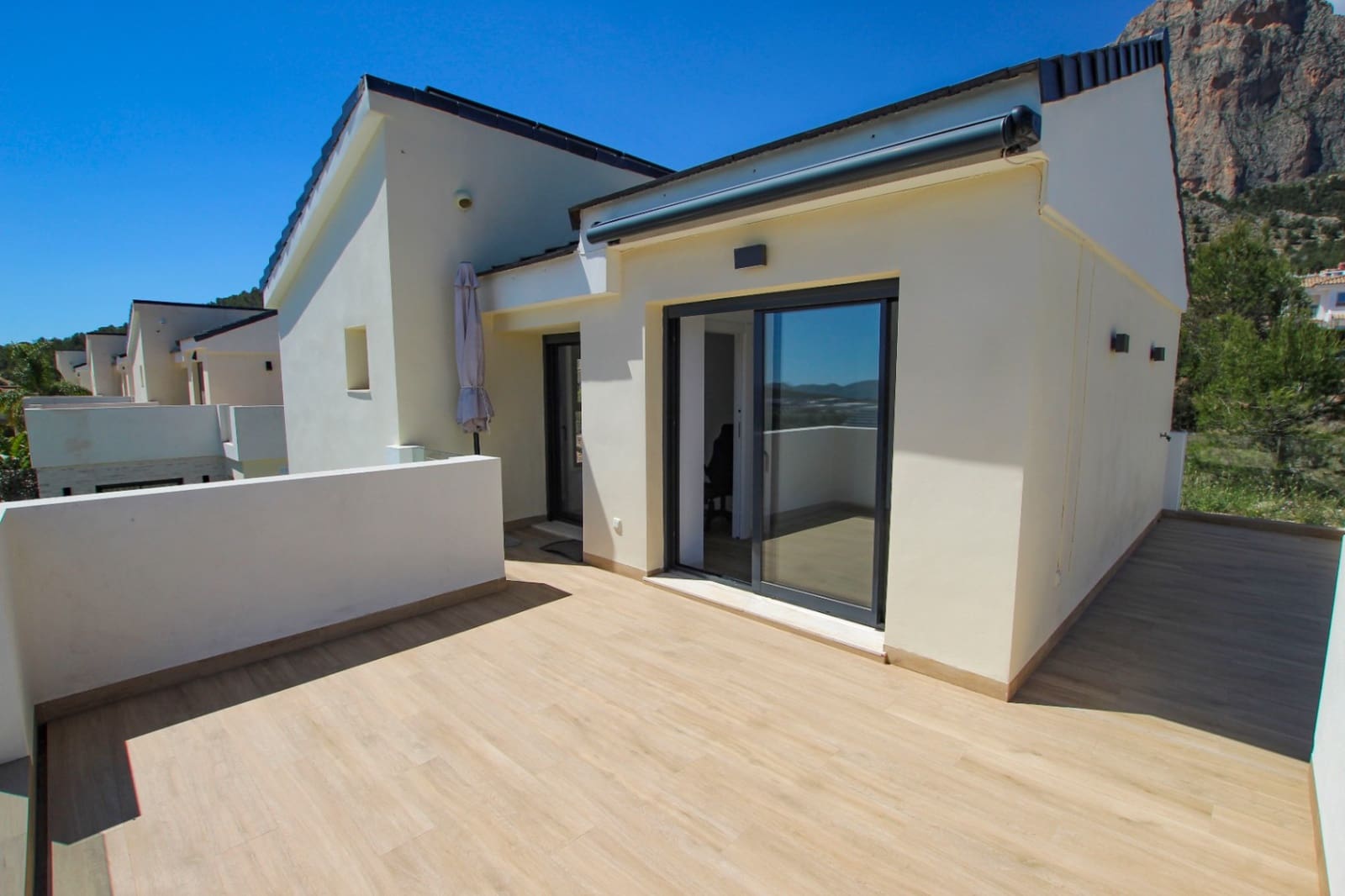 3 bedroom Villa for sale in Polop with pool garage - € 559,000 (Ref: 10039200)