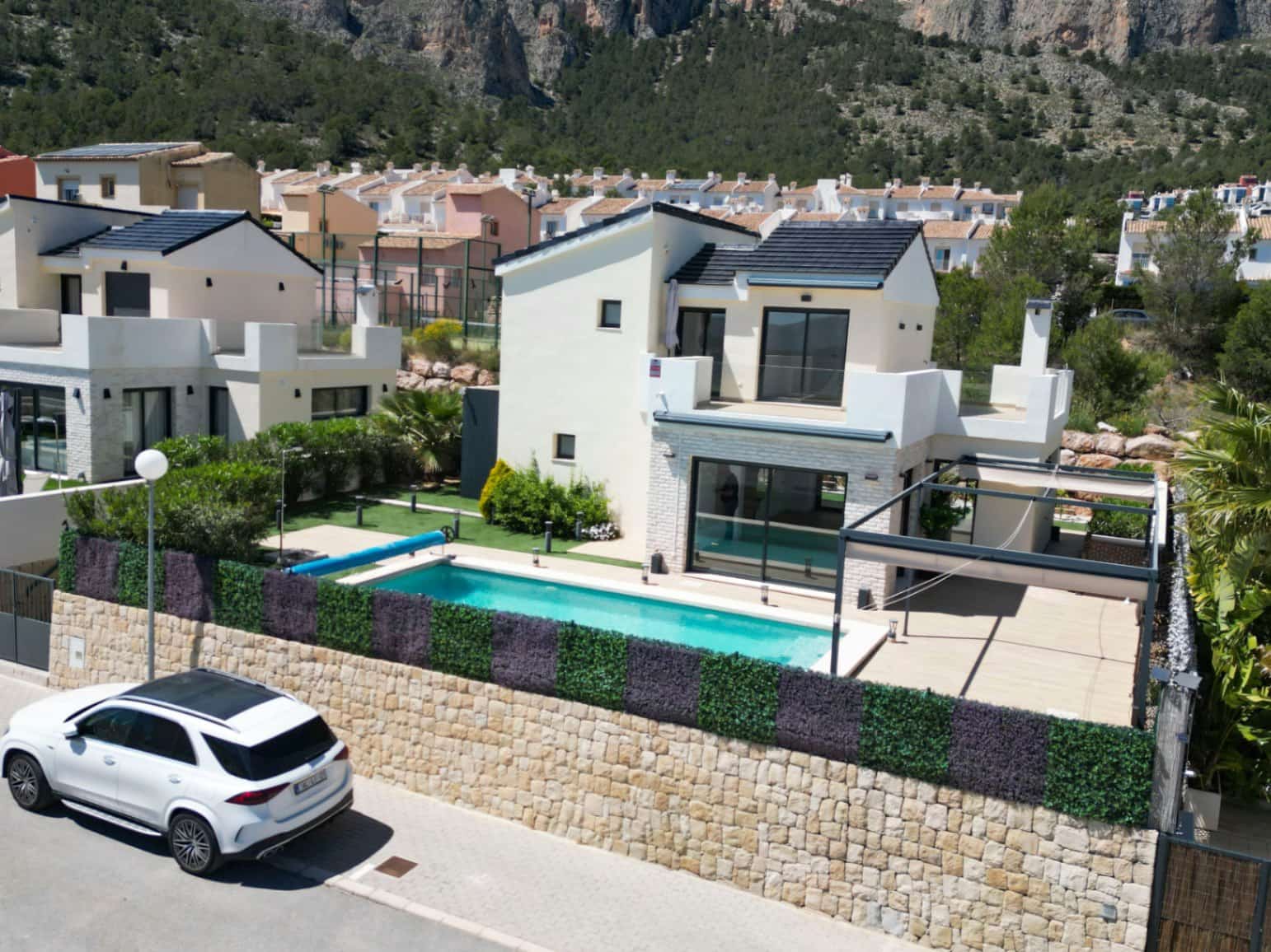 3 bedroom Villa for sale in Polop with pool garage - € 559,000 (Ref: 10039200)