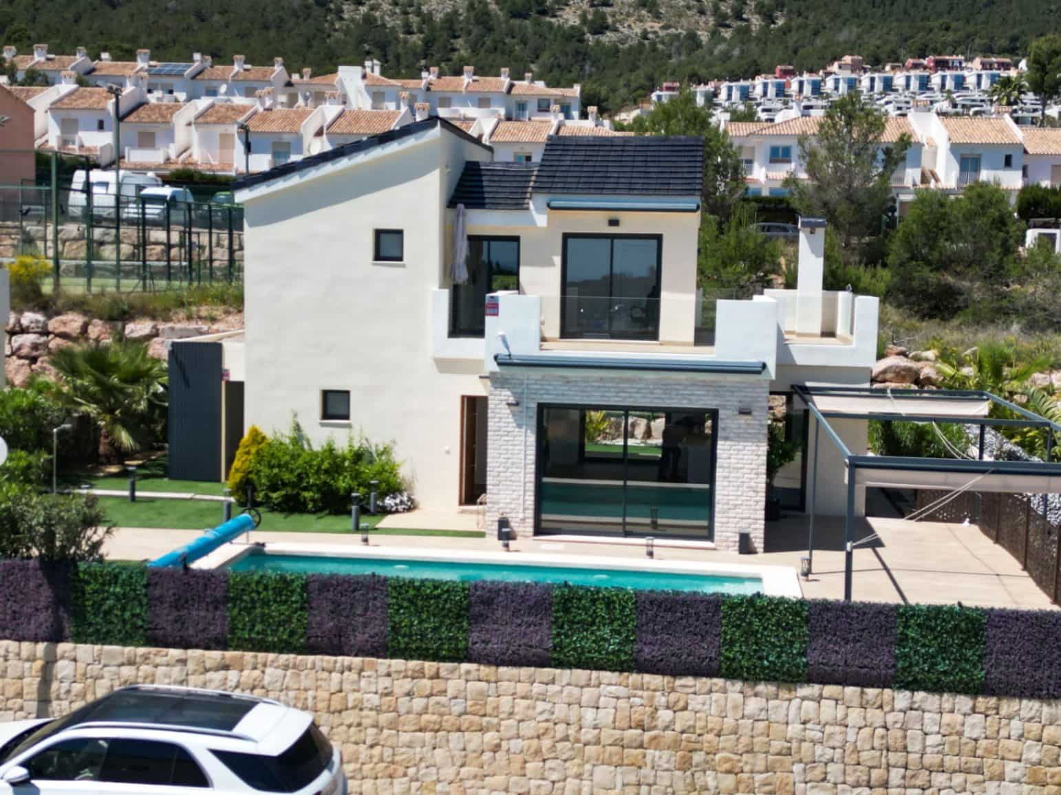 3 bedroom Villa for sale in Polop with pool garage - € 559,000 (Ref: 10039200)
