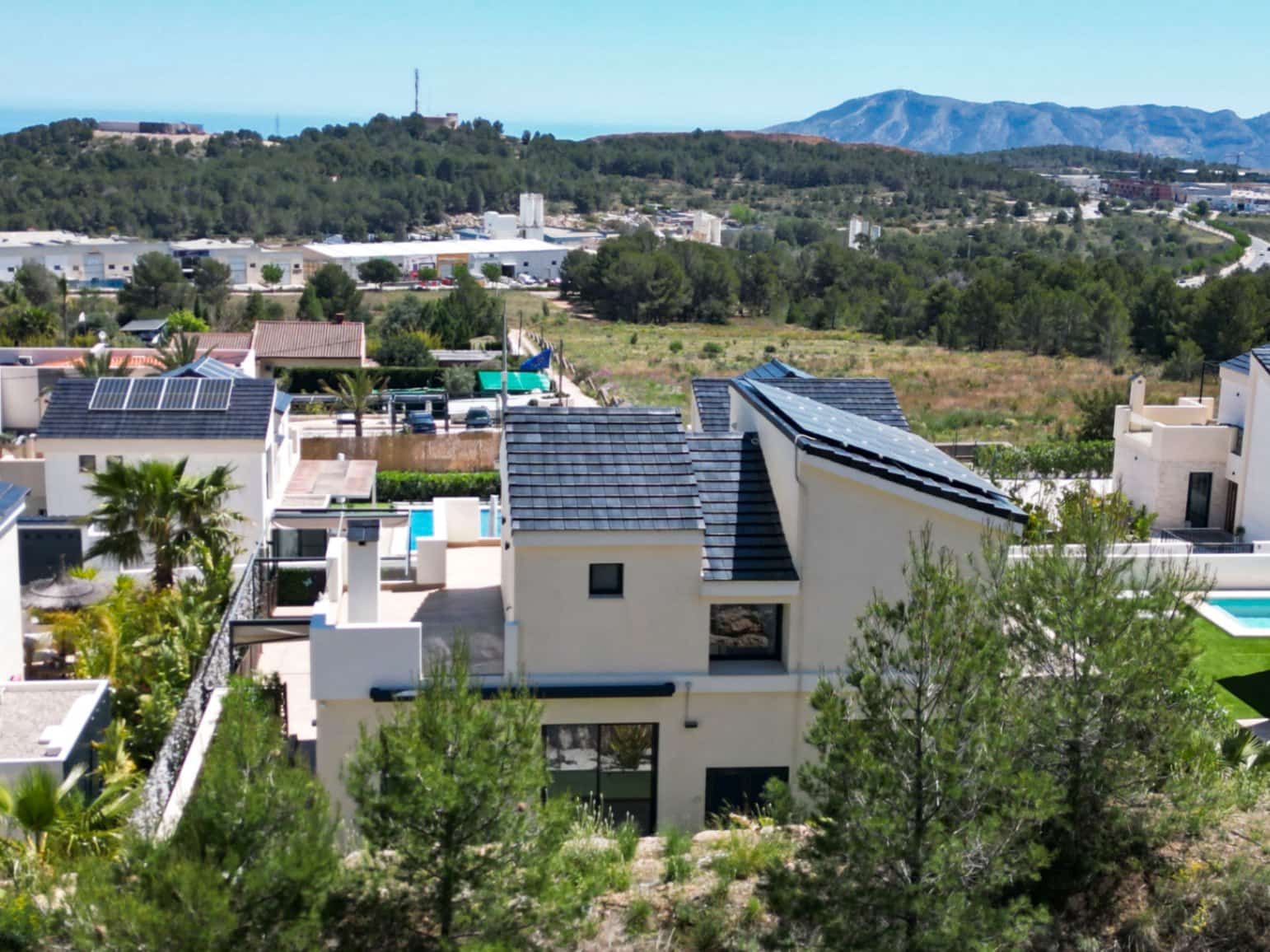 3 bedroom Villa for sale in Polop with pool garage - € 559,000 (Ref: 10039200)