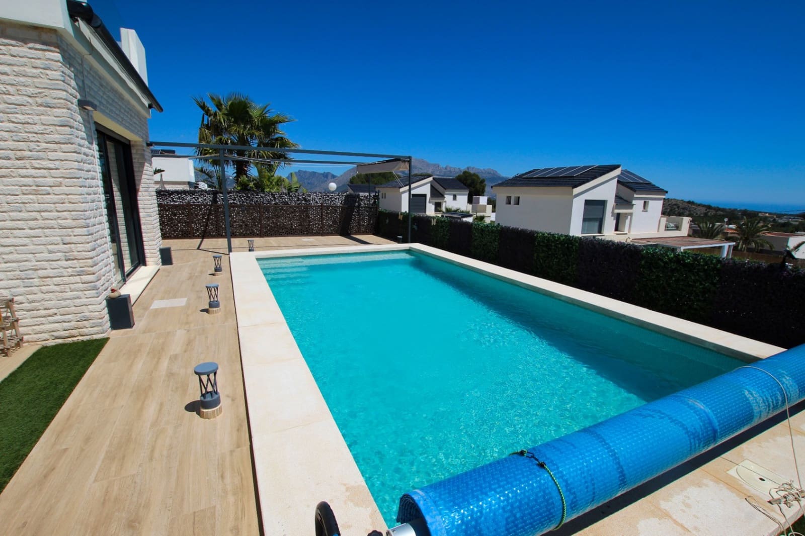 3 bedroom Villa for sale in Polop with pool garage - € 559,000 (Ref: 10039200)