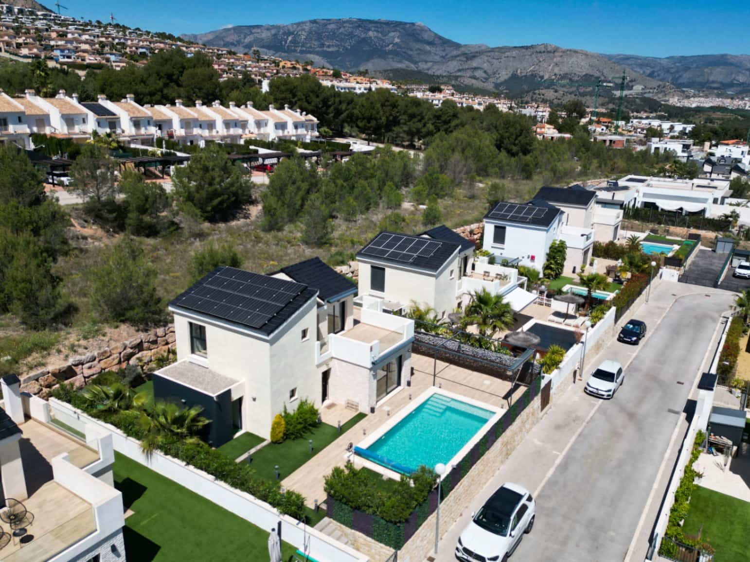 3 bedroom Villa for sale in Polop with pool garage - € 559,000 (Ref: 10039200)