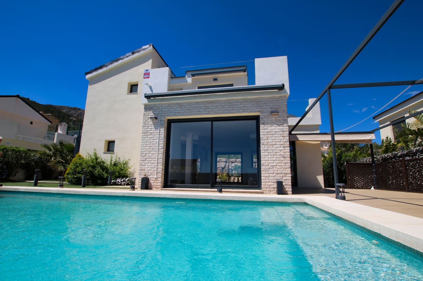 3 bedroom Villa for sale in Polop with pool garage - € 559,000 (Ref: 10039200)