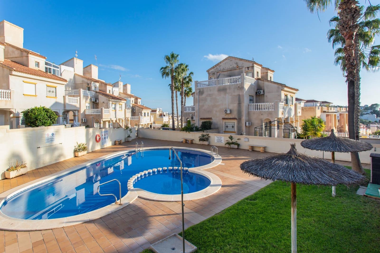 2 slaapkamer Huis te koop in Orihuela Costa met zwembad - € 185.000 (Ref: 9589356)