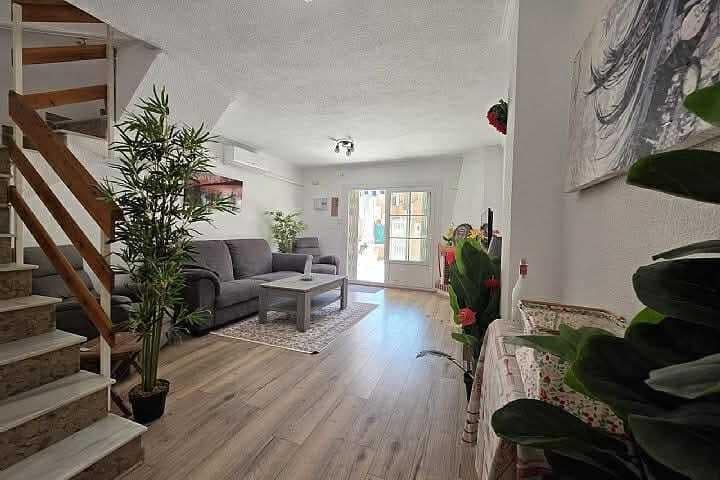 3 makuuhuone Omakotitalo myytävänä paikassa Alicante kaupunki - 184 000 € (Ref: 9589363)