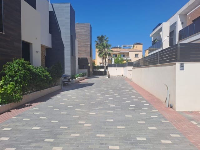 Chalet de 3 habitaciones en Orihuela Costa, Orihuela en venta - 499.999 € (Ref: 9589365)