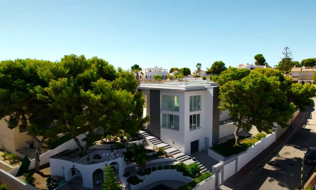 6 soverom Villa til salgs i Torrevieja - € 980 000 (Ref: 9589383)