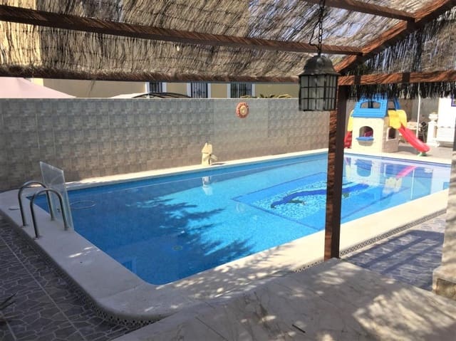 6 bedroom Villa for sale in Torrevieja - € 950,000 (Ref: 9589395)