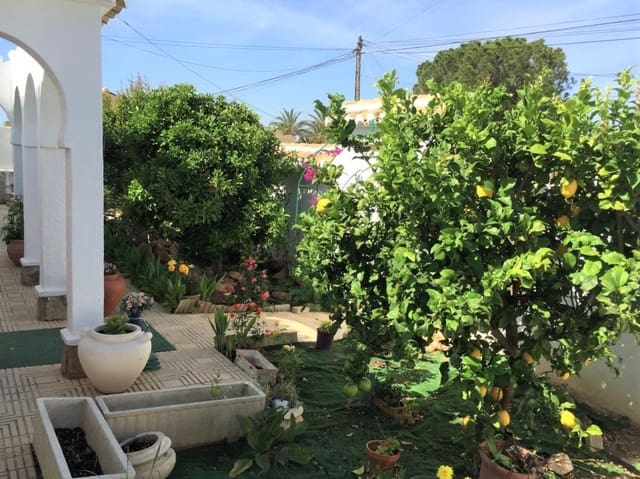 6 bedroom Villa for sale in Torrevieja - € 950,000 (Ref: 9589395)