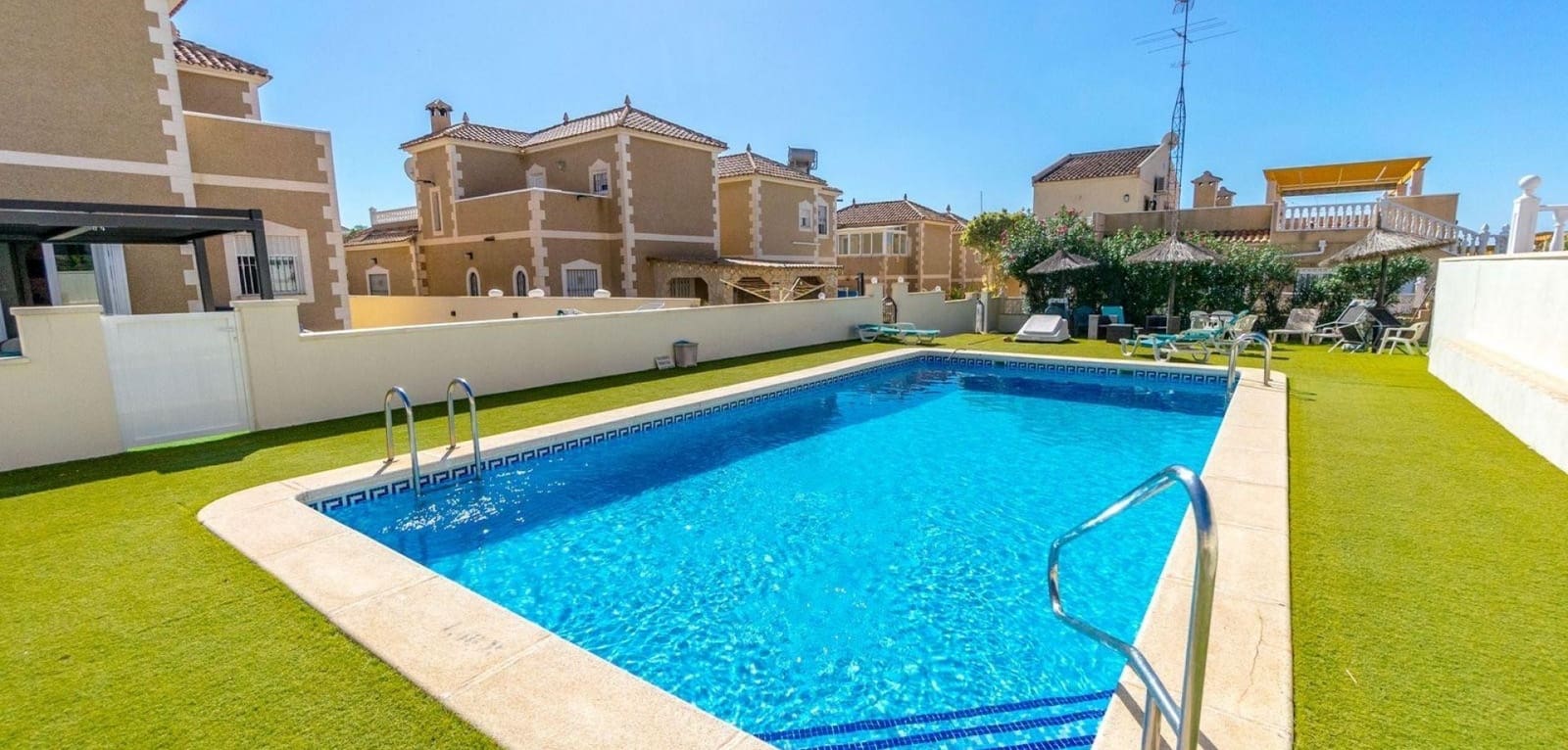 3 Zimmer Villa zu verkaufen in Orihuela Costa mit Pool - 295.000 € (Ref: 9589450)