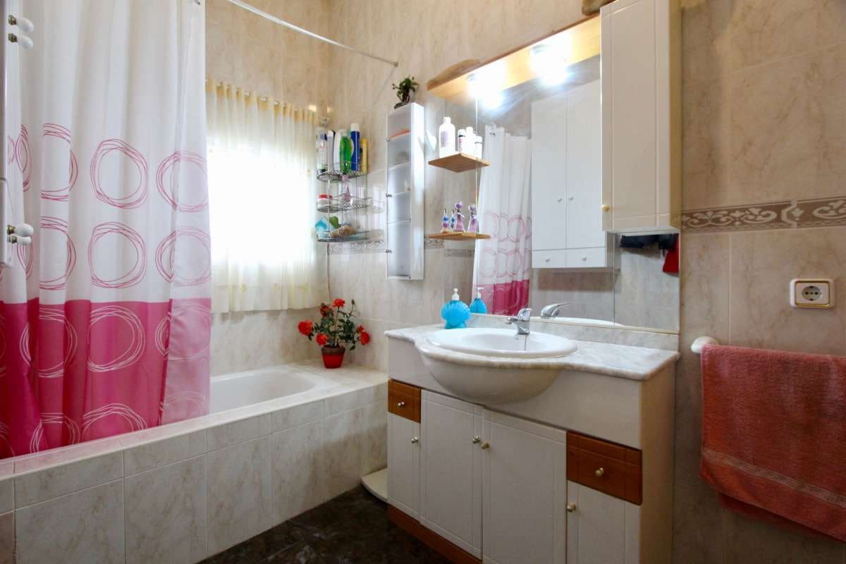 6 bedroom Villa for sale in Canada de San Pedro with pool - € 260,000 (Ref: 9589472)