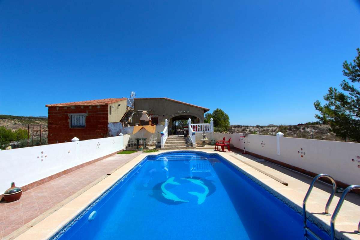 6 bedroom Villa for sale in Albudeite with pool - € 320,000 (Ref: 9589474)