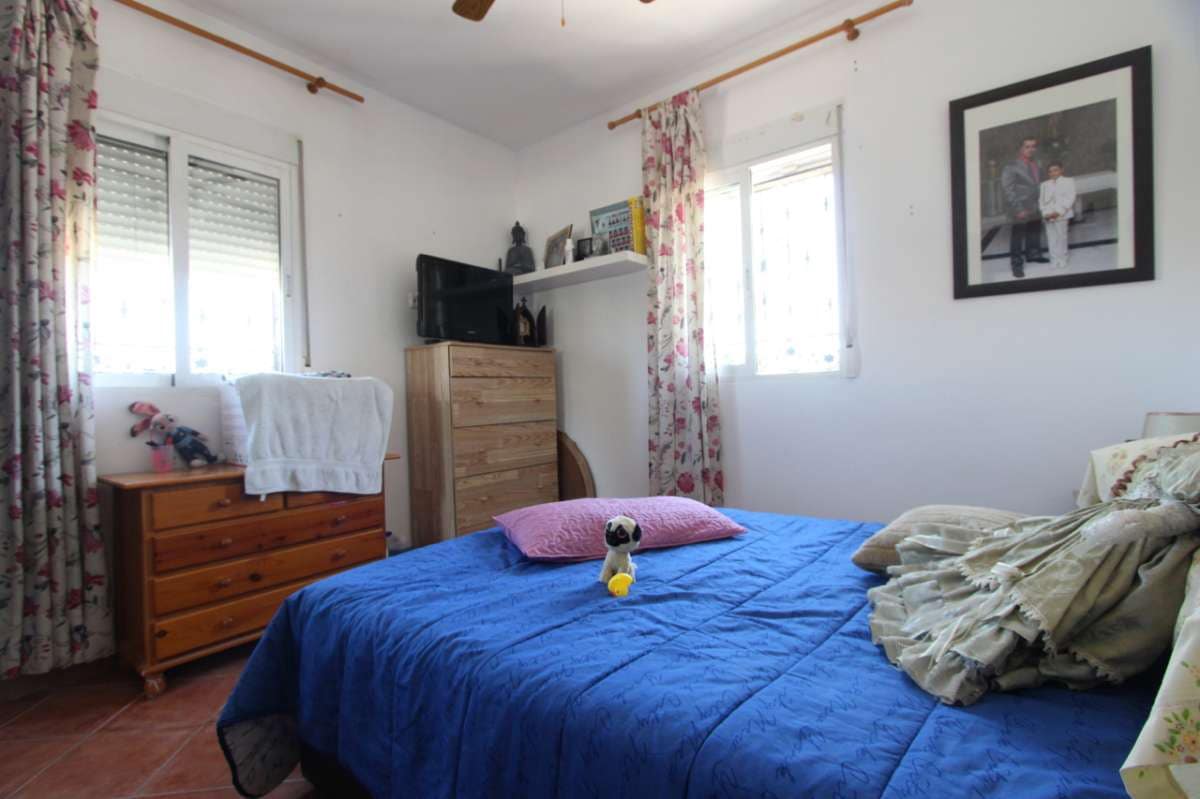 6 bedroom Villa for sale in Albudeite with pool - € 320,000 (Ref: 9589474)