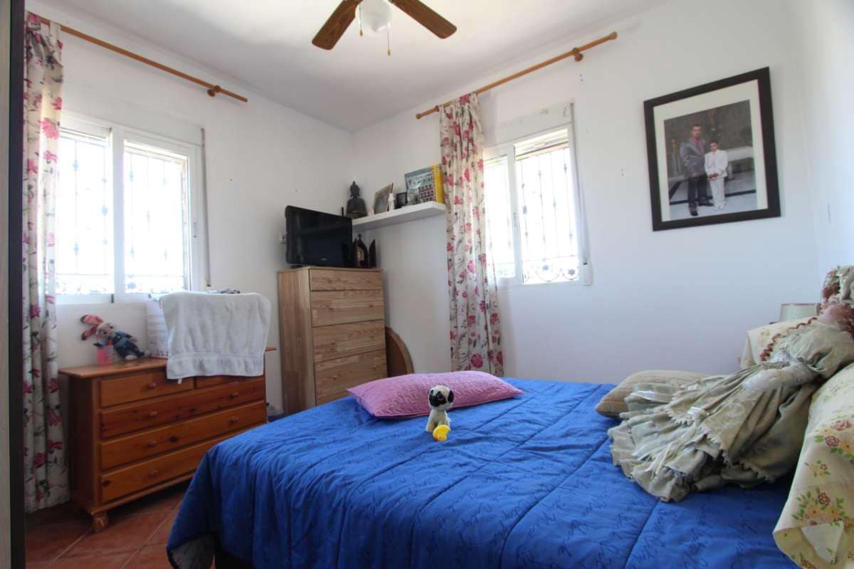 6 bedroom Villa for sale in Albudeite with pool - € 320,000 (Ref: 9589474)