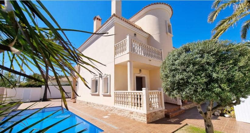 Chalet de 4 habitaciones en Cabo Roig en venta - 910.000 € (Ref: 9589490)