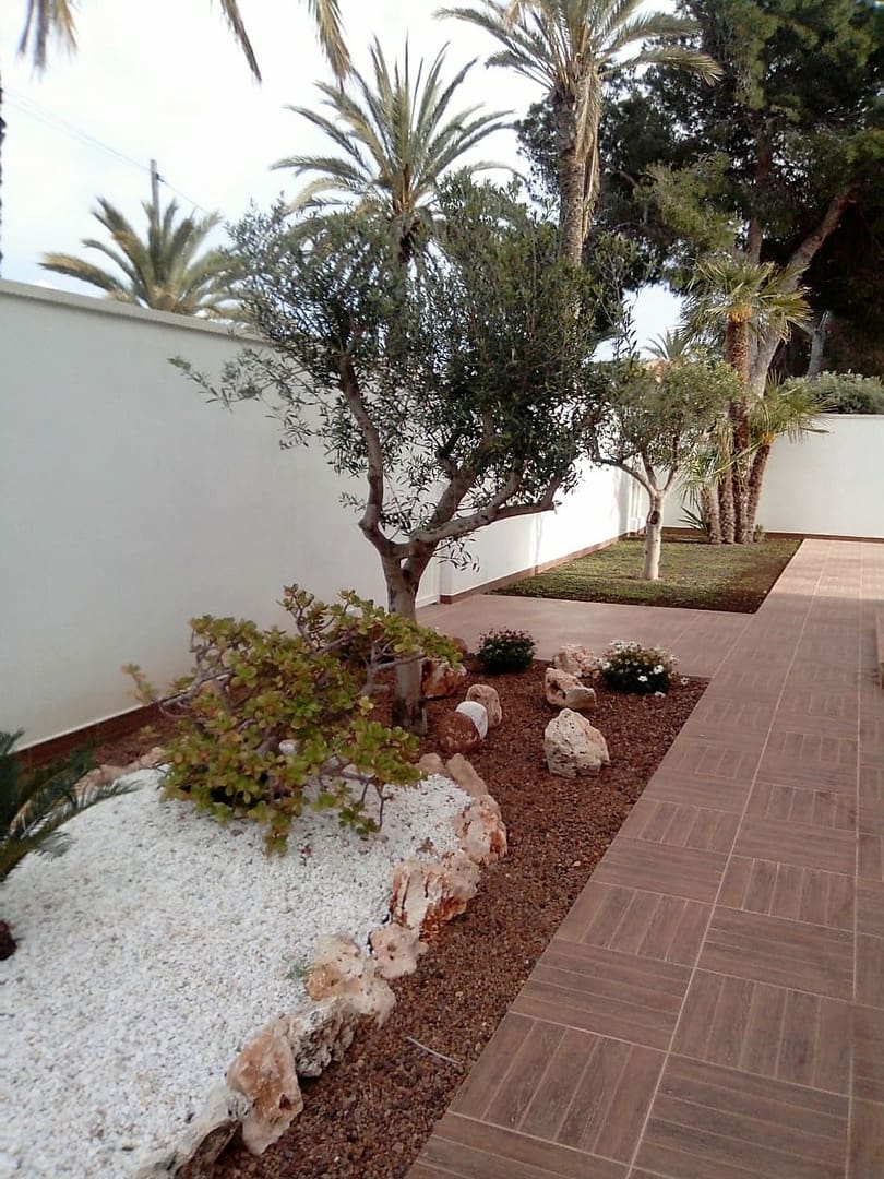 Chalet de 4 habitaciones en Cabo Roig en venta - 910.000 € (Ref: 9589490)