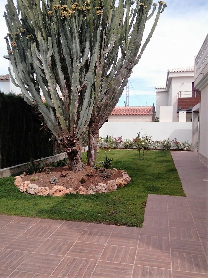 Chalet de 4 habitaciones en Cabo Roig en venta - 910.000 € (Ref: 9589490)