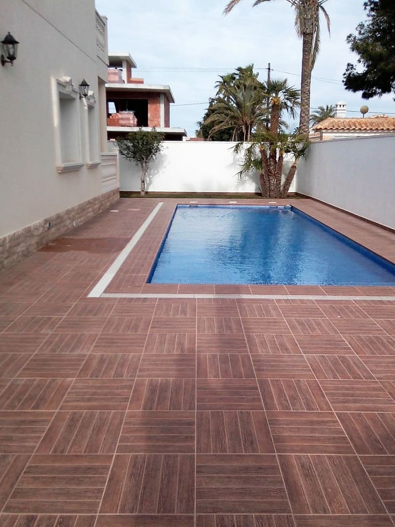 Chalet de 4 habitaciones en Cabo Roig en venta - 910.000 € (Ref: 9589490)