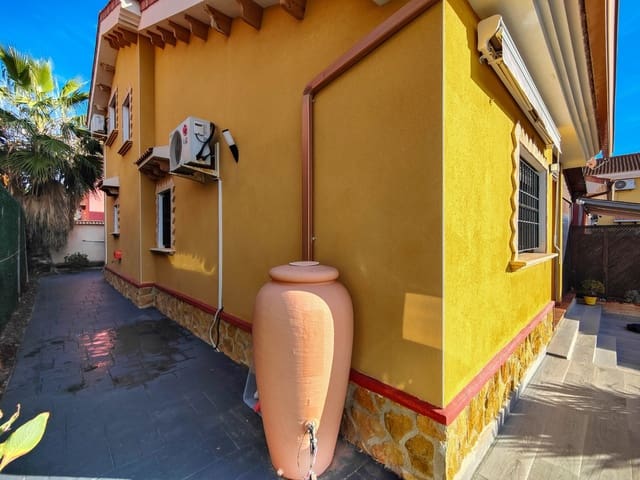 Chalet de 3 habitaciones en Guardamar del Segura en venta con piscina garaje - 365.000 € (Ref: 9589494)