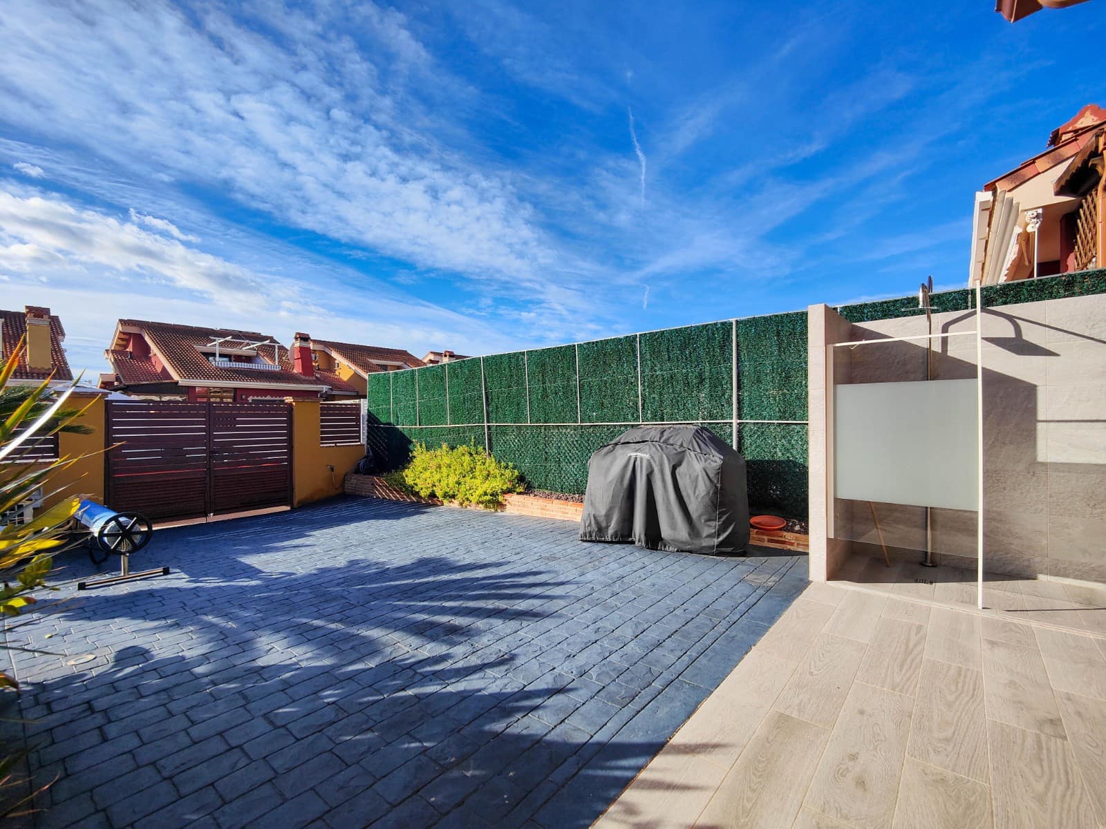 Chalet de 3 habitaciones en Guardamar del Segura en venta con piscina garaje - 365.000 € (Ref: 9589494)