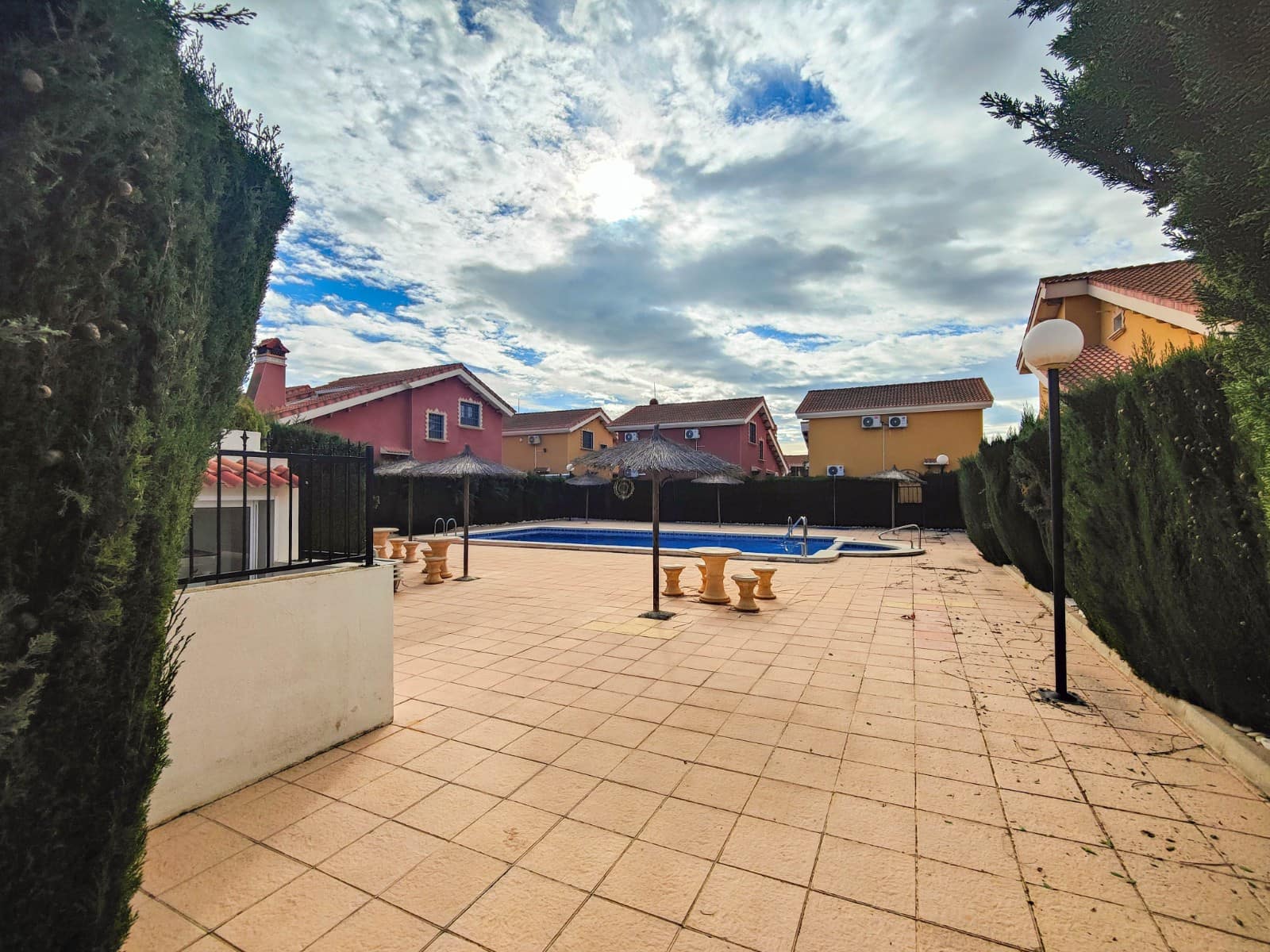 Chalet de 3 habitaciones en Guardamar del Segura en venta con piscina garaje - 365.000 € (Ref: 9589494)