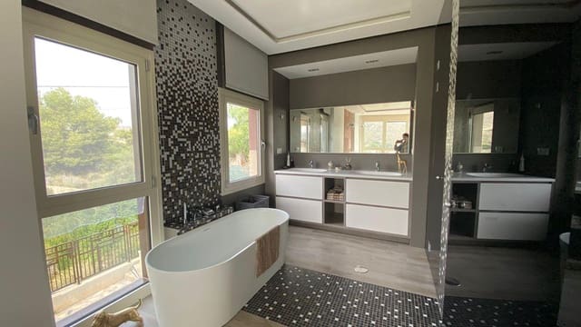 3 slaapkamer Villa te koop in El Campello - € 3.255.000 (Ref: 9589567)