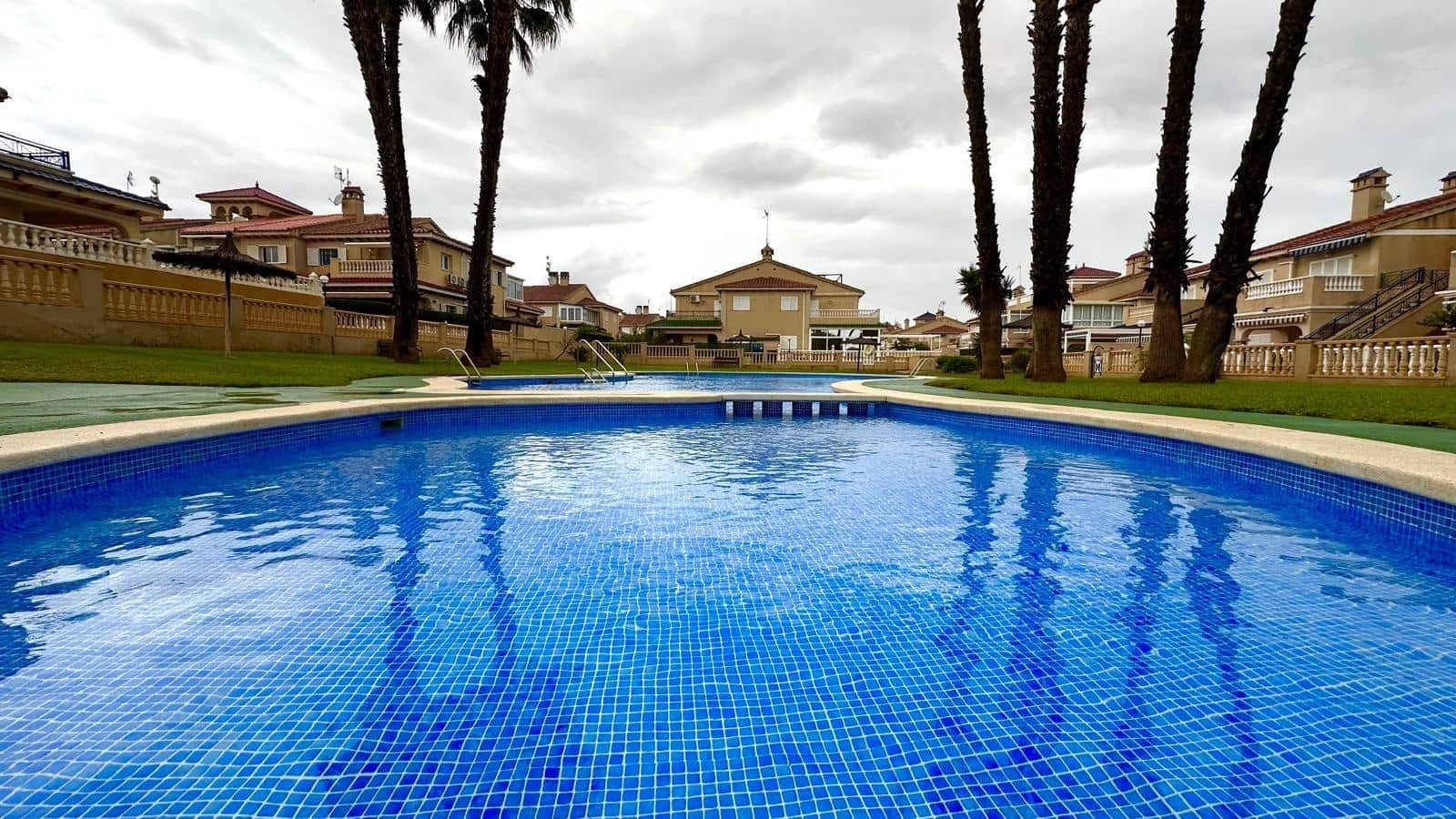 1 chambre Bungalow à vendre à Orihuela Costa avec piscine - 162 000 € (Ref: 9589576)