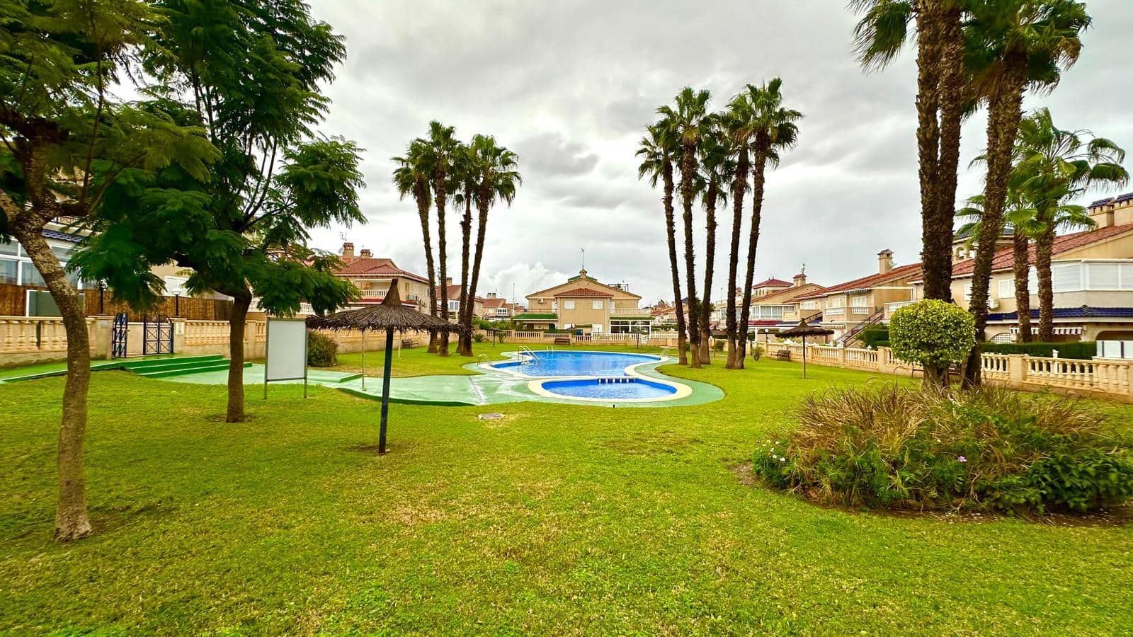 1 chambre Bungalow à vendre à Orihuela Costa avec piscine - 162 000 € (Ref: 9589576)
