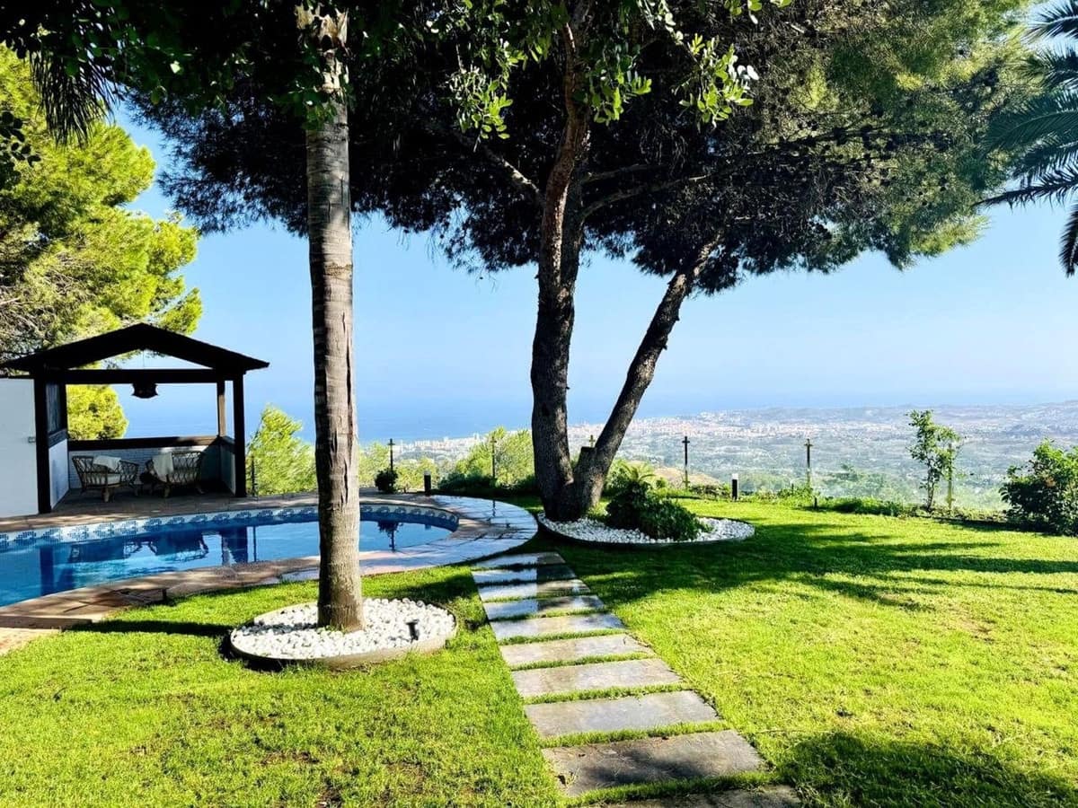 3 bedroom Villa for sale in Mijas with pool - € 1,380,000 (Ref: 9589617)