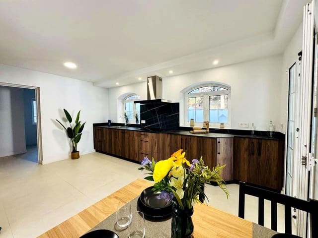 3 bedroom Villa for sale in Mijas with pool - € 1,380,000 (Ref: 9589617)