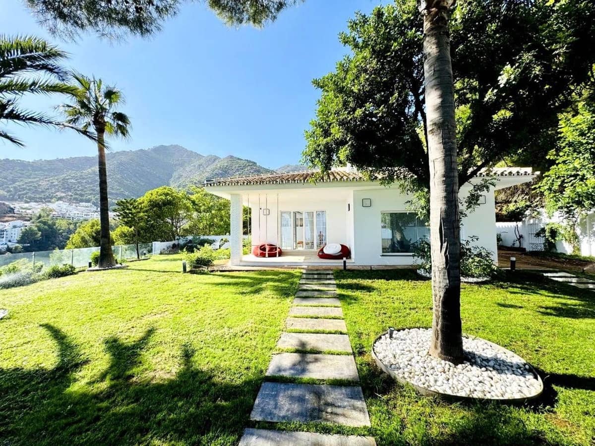 3 bedroom Villa for sale in Mijas with pool - € 1,380,000 (Ref: 9589617)