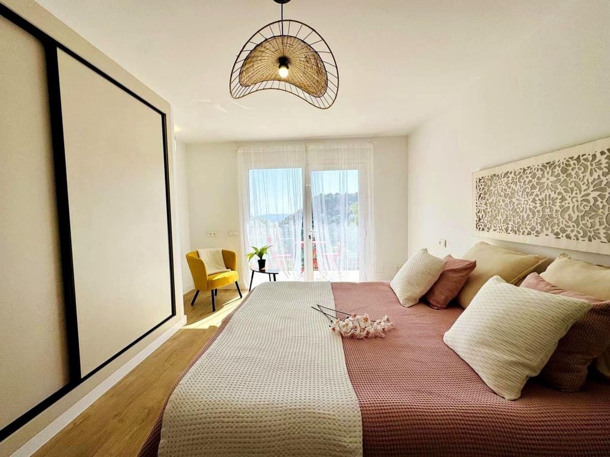 3 bedroom Villa for sale in Mijas with pool - € 1,380,000 (Ref: 9589617)