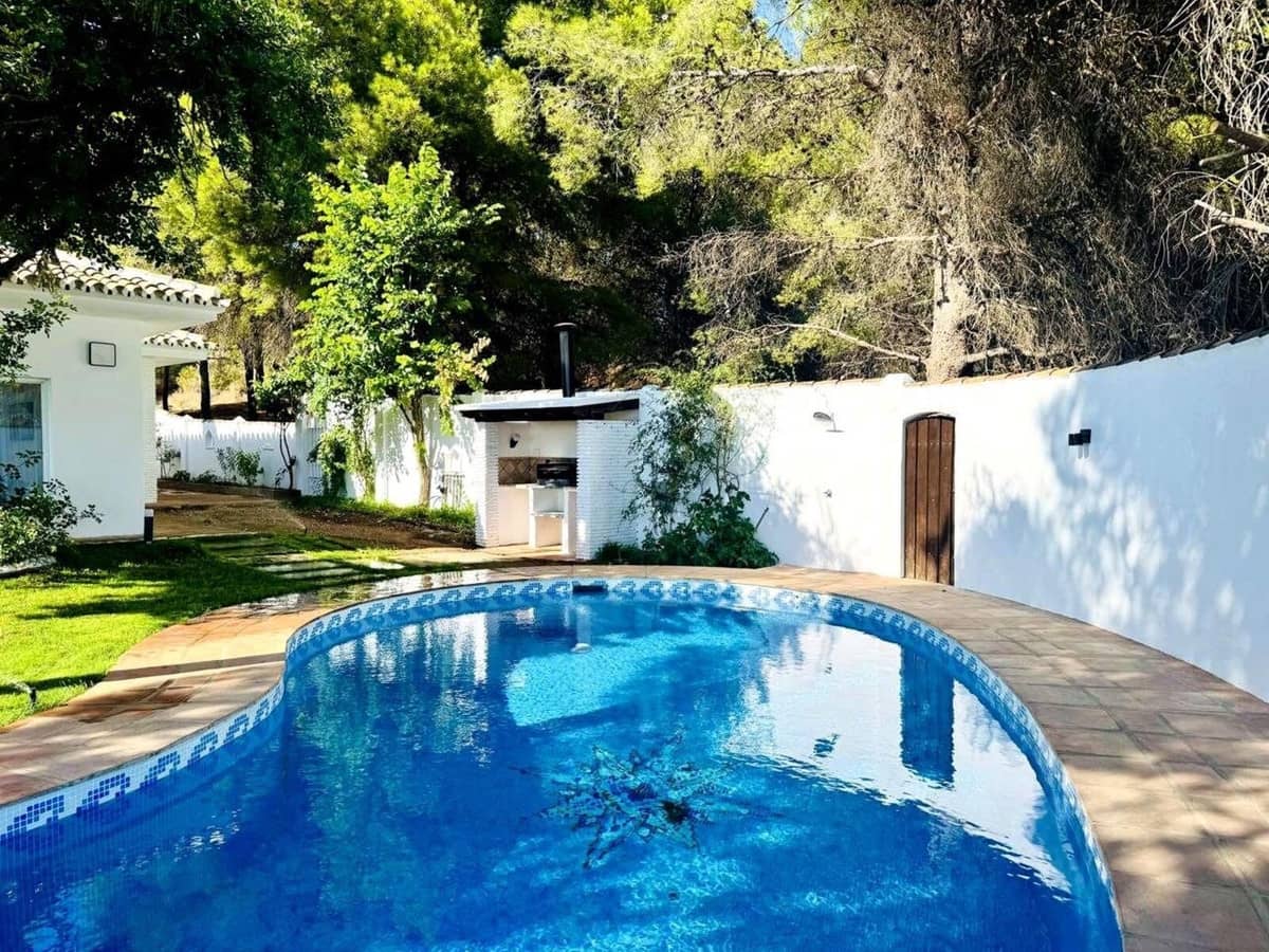 3 bedroom Villa for sale in Mijas with pool - € 1,380,000 (Ref: 9589617)
