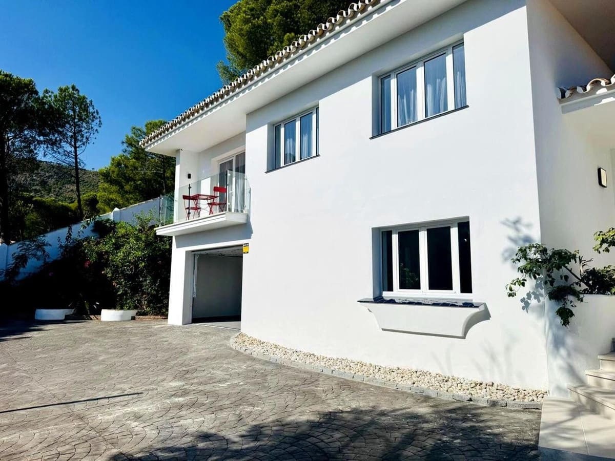3 bedroom Villa for sale in Mijas with pool - € 1,380,000 (Ref: 9589617)