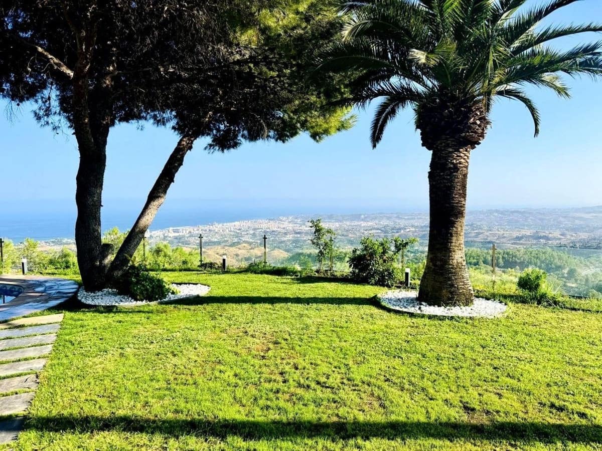 3 bedroom Villa for sale in Mijas with pool - € 1,380,000 (Ref: 9589617)