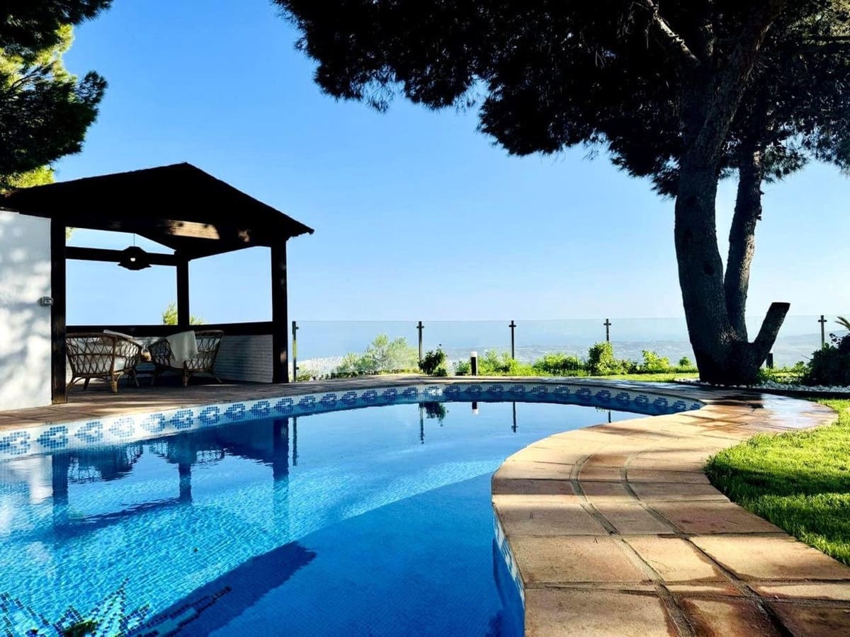 3 bedroom Villa for sale in Mijas with pool - € 1,380,000 (Ref: 9589617)