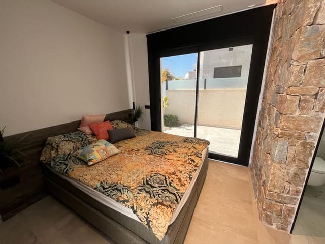 5 bedroom Villa for sale in Rojales with pool garage - € 950,000 (Ref: 9589621)