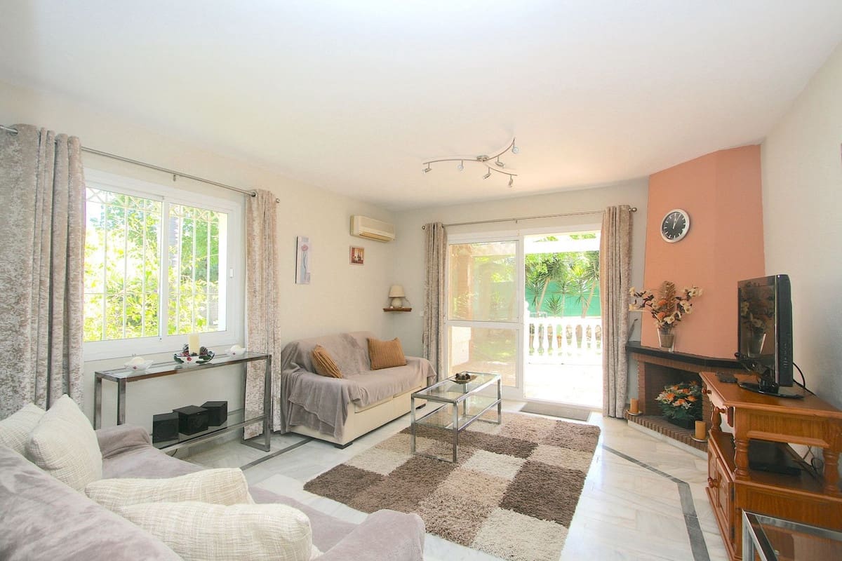 2 bedroom Villa for sale in Cerro del Aguila with pool - € 295,000 (Ref: 9589628)