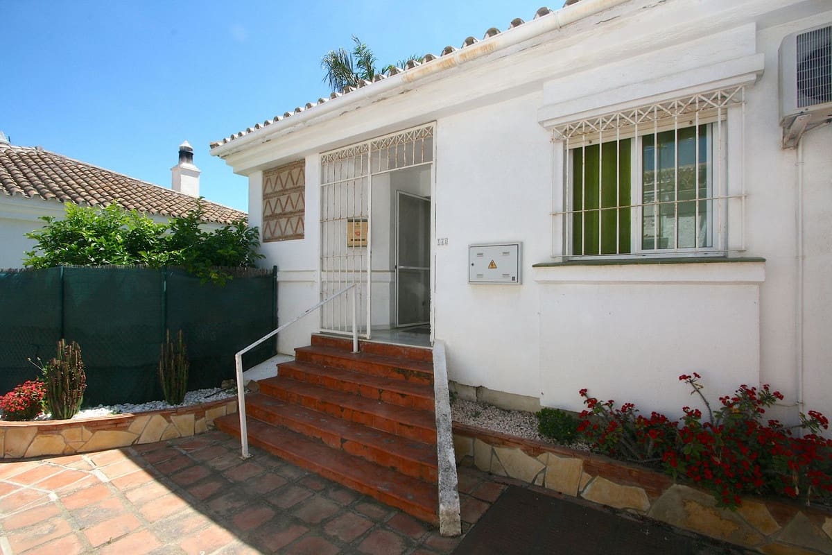 2 bedroom Villa for sale in Cerro del Aguila with pool - € 295,000 (Ref: 9589628)