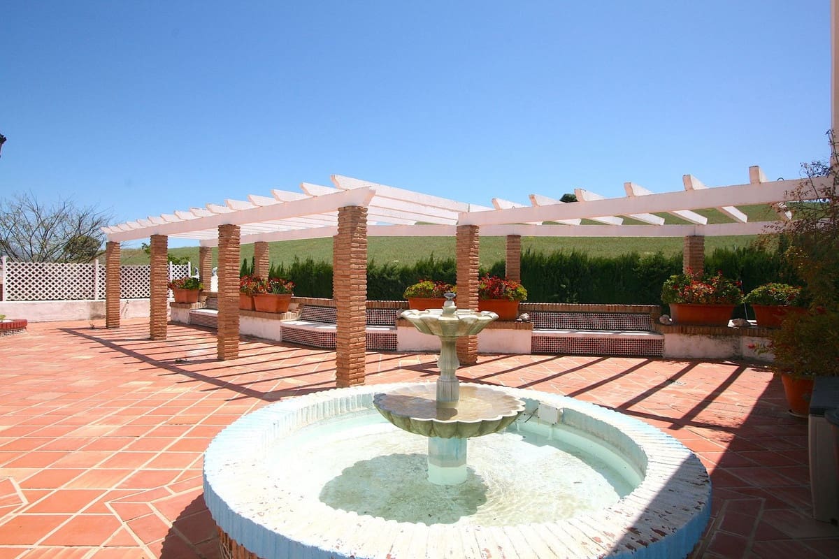 2 bedroom Villa for sale in Cerro del Aguila with pool - € 295,000 (Ref: 9589628)