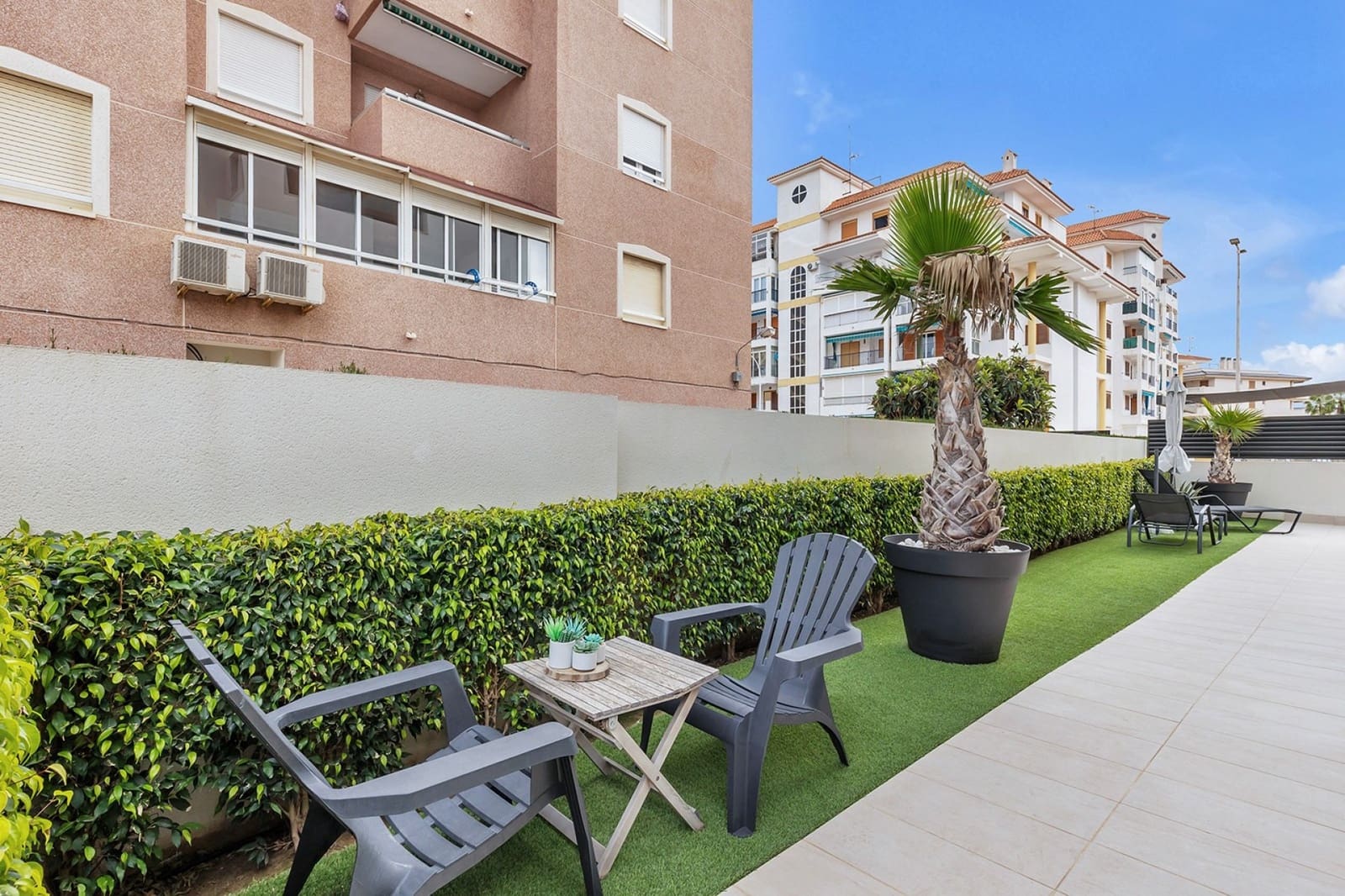 Apartamento de 2 habitaciones en Torrevieja en venta con piscina - 295.000 € (Ref: 9589643)