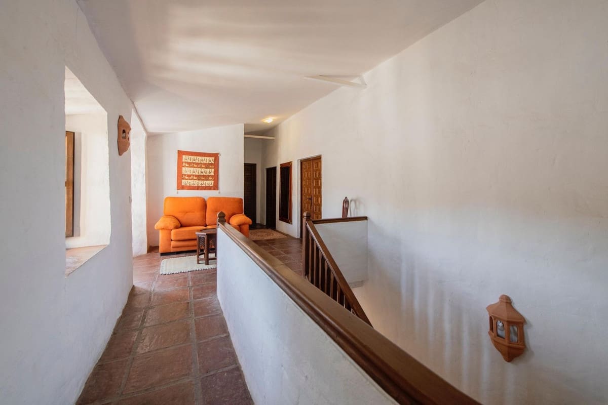 16 soveværelse Finca/Landehus til salg i Malaga by med swimmingpool - € 2.650.000 (Ref: 9589696)